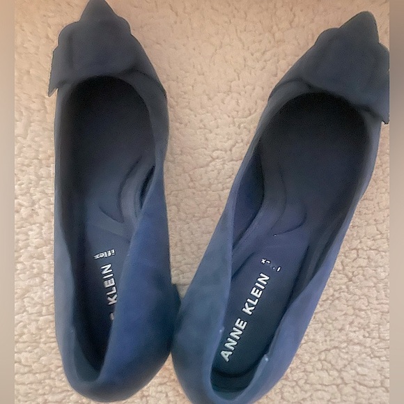 Anne Klein (Size 9.5) Navy Blue Bentley Buckle Pointed Toe Block Heel Pumps - Picture 3 of 11